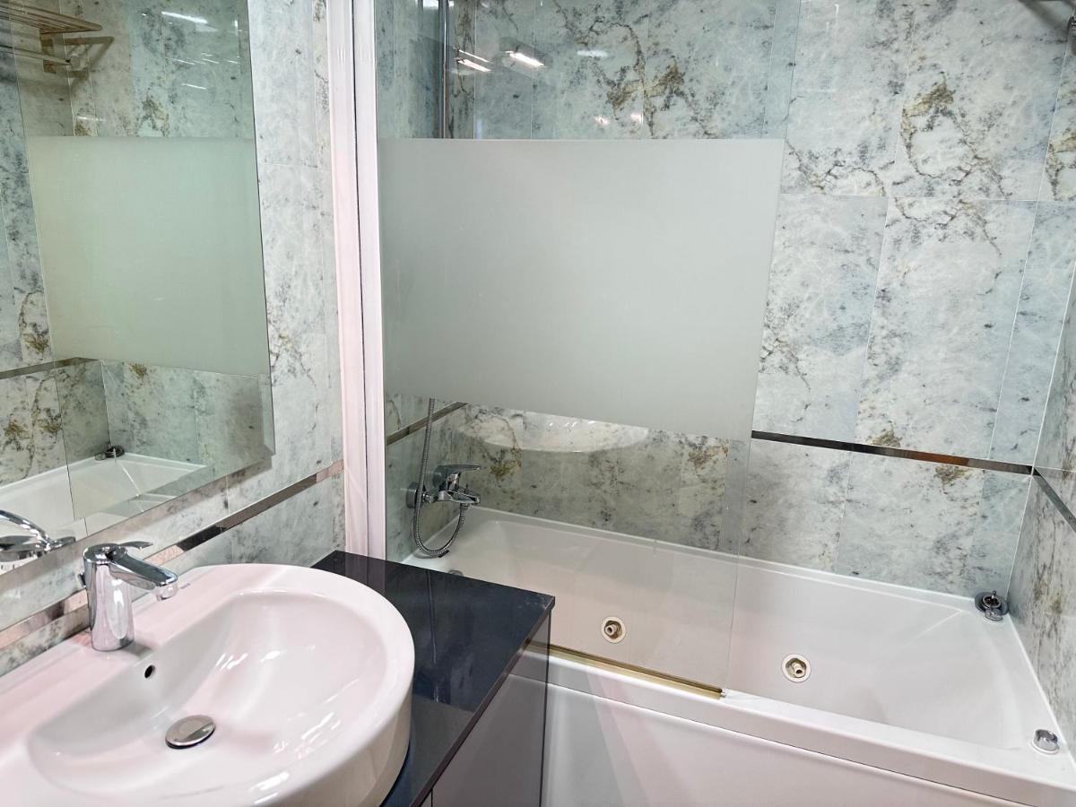 Apartamento Gran Via - Parking Gratis Salamanca Dış mekan fotoğraf